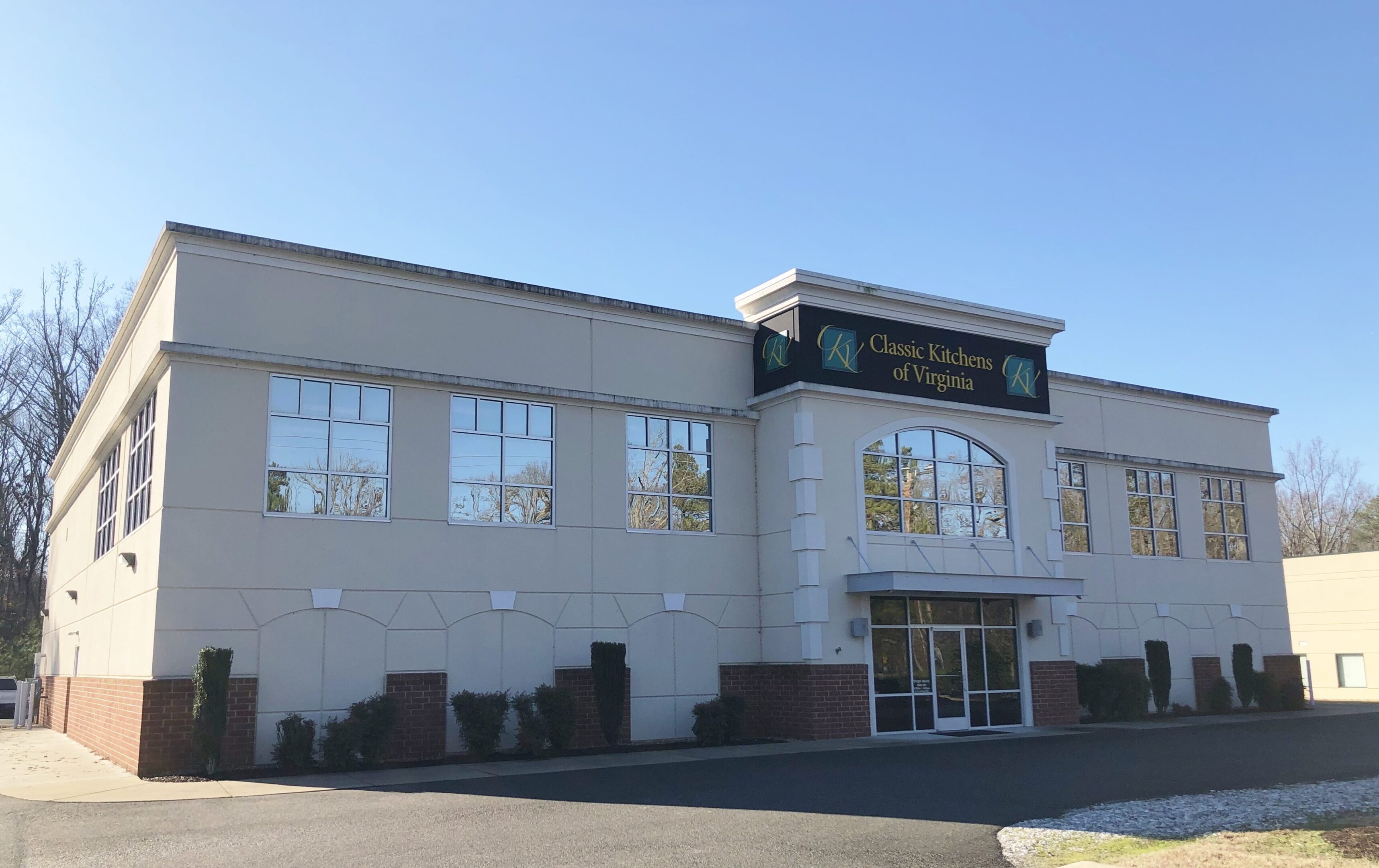 A large building with windows on the outside.